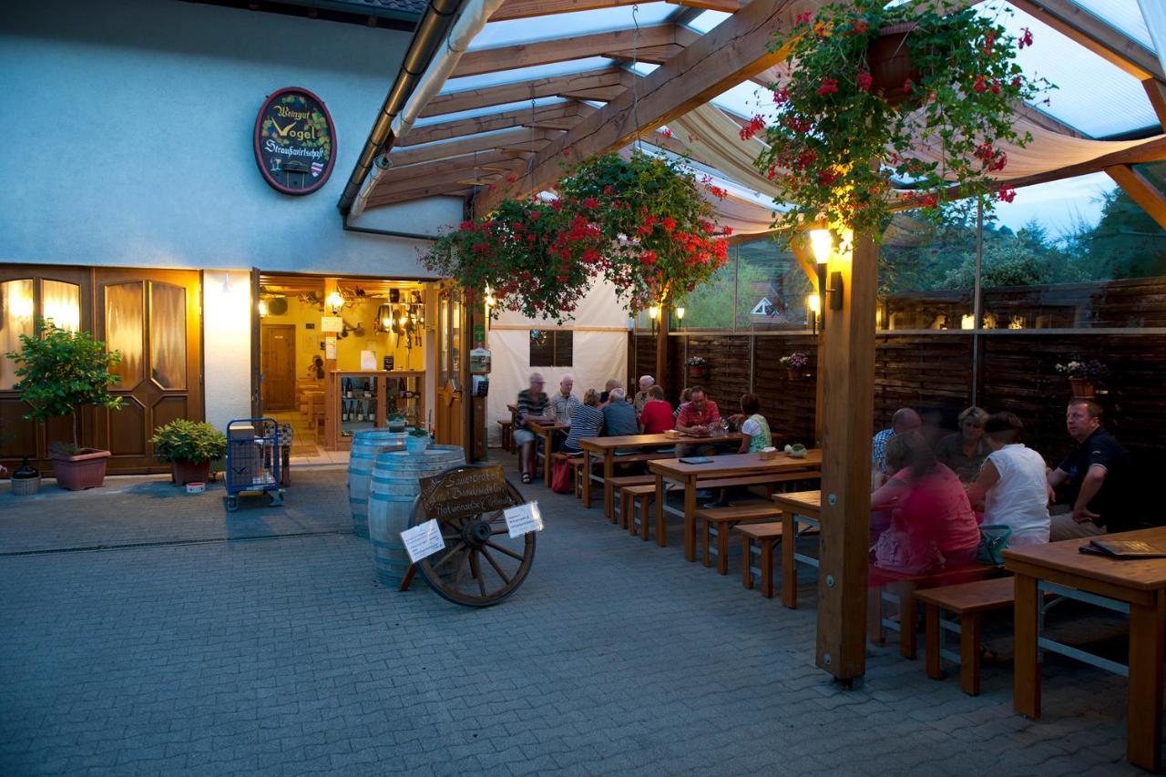 Weingut & Strausswirtschaft Vogel Apartment Vogtsburg Luaran gambar